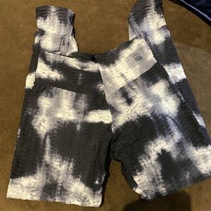 Booty by Brabants cropped tie dye leggings
